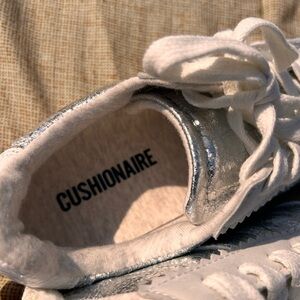 CUSHIONAIRE Women's White and Silver Sneakers